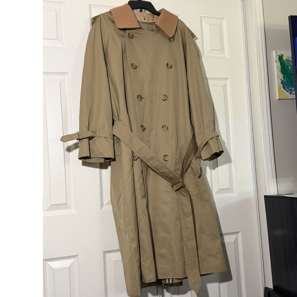 #109 - Burberrys Trench Coat VINTAGE - Zip out wool liner- Size 44